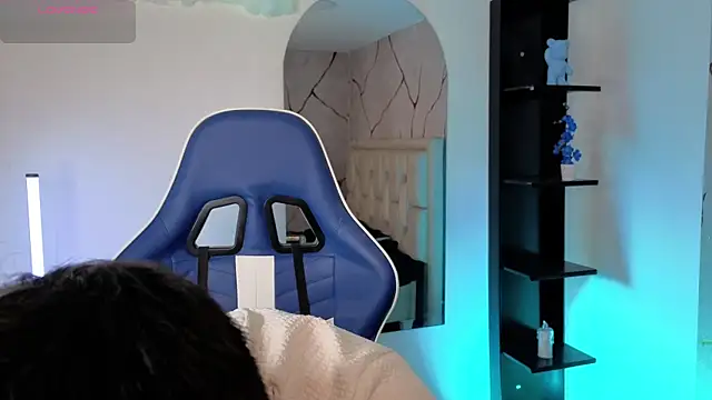 JamesCr  online show from 06-03-26, 02:33