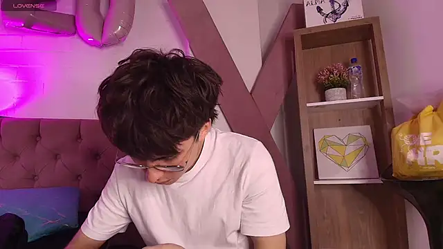 PepperTwink online show from 12-15-25, 04:44