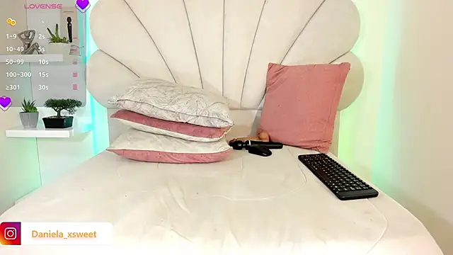 Danielaangelina online show from 03-10-26, 06:18