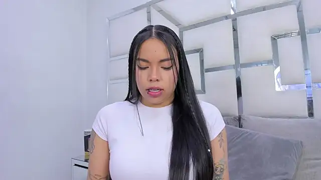 ZoeWan69 online show from 12-21-25, 11:50