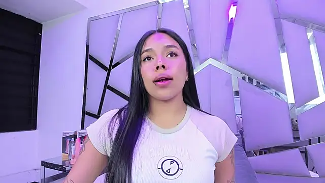 ZoeWan69 online show from 02-09-26, 02:21