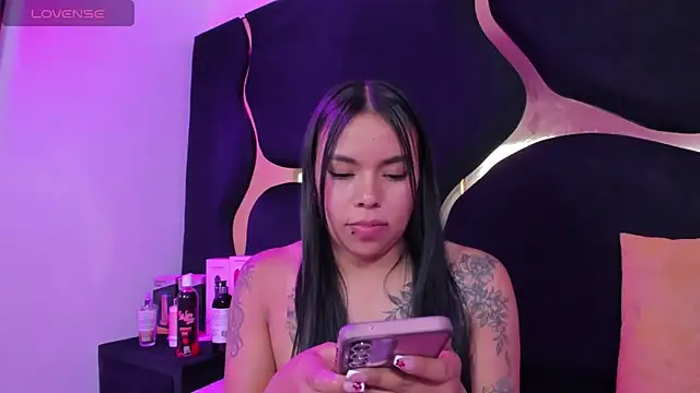 ZoeWan69 online show from 03-02-26, 07:15