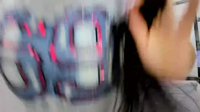 Snapshot of ZoeWan69 chatting on 05-01-26, 01:05 ZoeWan69 online show from 05-01-26, 01:05