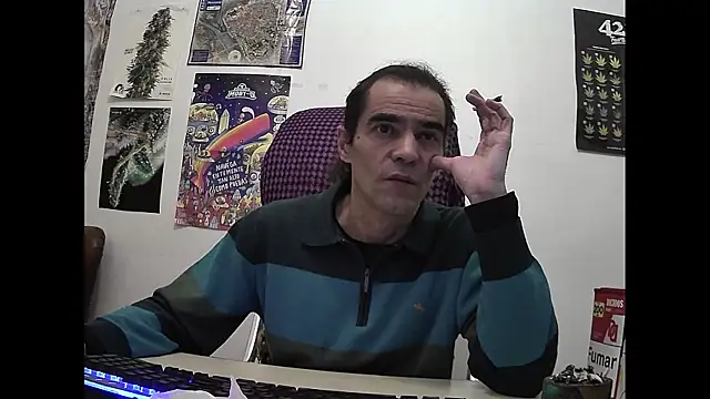 ReyDeBotones online show from 04-08-26, 09:48