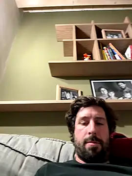 Snapshot of Ovett086 chatting on 12-14-25, 02:06 Ovett086 online show from 12-14-25, 02:06