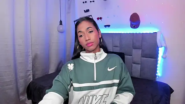 Snapshot of Alissemasiel chatting on 01-09-26, 04:37 Alissemasiel online show from 01-09-26, 04:37