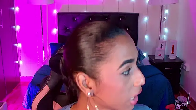 Snapshot of Alissemasiel chatting on 02-03-26, 04:56 Alissemasiel online show from 02-03-26, 04:56