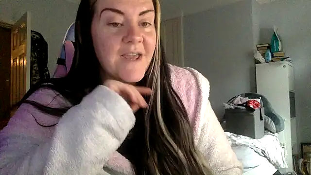 AureliaXOX online show from 02-09-25, 02:07