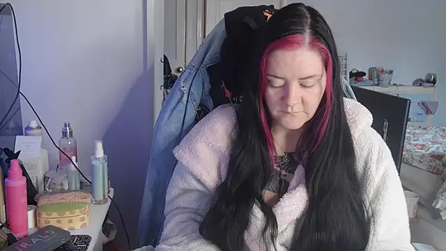 AureliaXOX online show from 10-18-25, 08:59