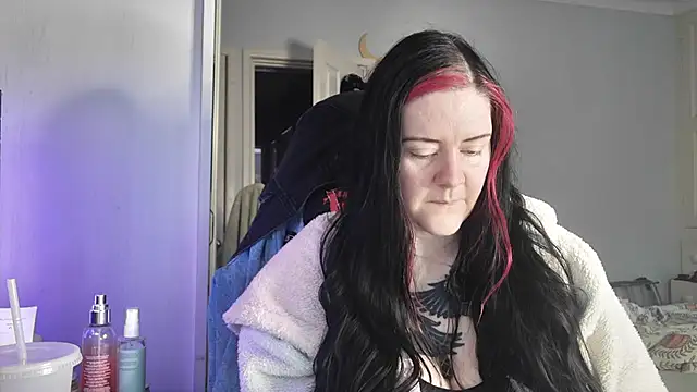 AureliaXOX online show from 11-19-25, 09:20