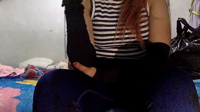 Snapshot of sharonlopez9611 chatting on 06-17-26, 03:42 sharonlopez9611 online show from 06-17-26, 03:42