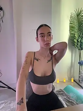 Celine Roxelle online show from 11-13-25, 09:30