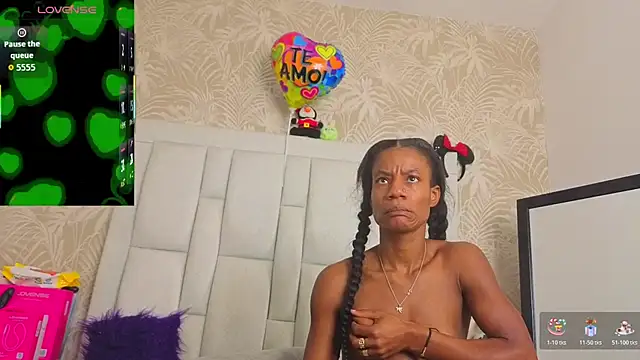 Snapshot of dafnnelewis chatting on 05-12-26, 11:07 dafnnelewis online show from 05-12-26, 11:07