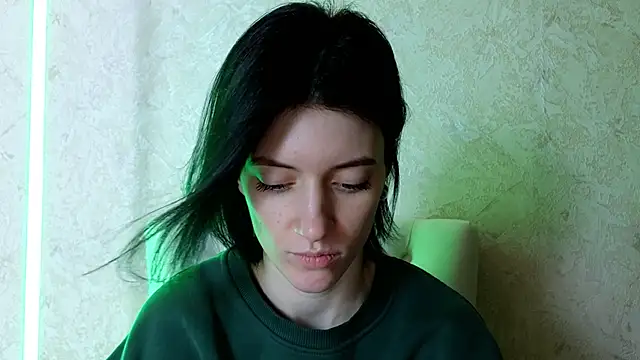 roxy riot  online show from 03-19-25, 07:40