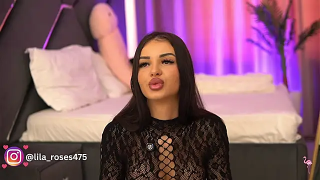 Snapshot of LilaRoses chatting on 06-17-26, 04:37 LilaRoses online show from 06-17-26, 04:37