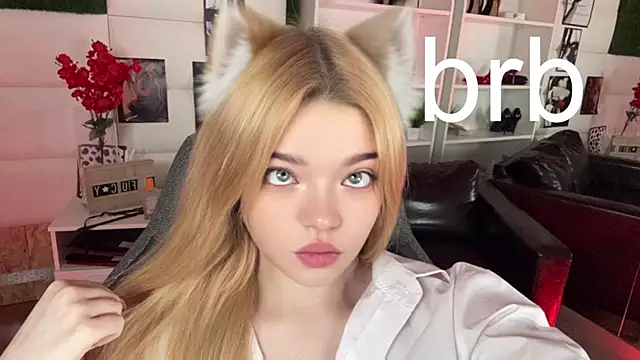 Snapshot of AdeleCartier chatting on 02-27-25, 03:36 AdeleCartier online show from 02-27-25, 03:36