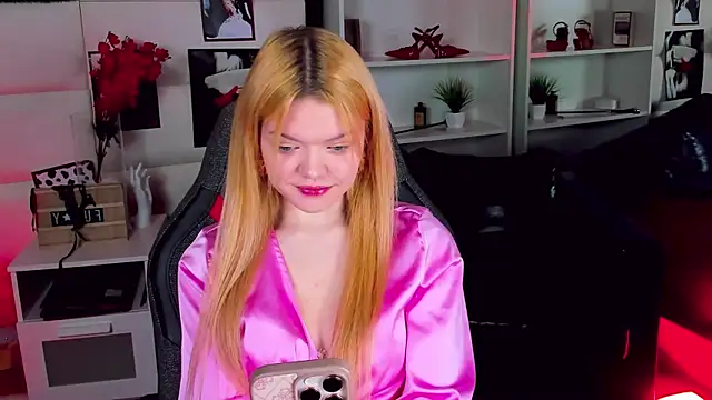 Snapshot of AdeleCartier chatting on 02-28-25, 12:43 AdeleCartier online show from 02-28-25, 12:43