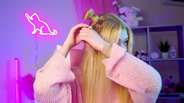 Snapshot of AdeleCartier chatting on 03-19-25, 03:41 AdeleCartier online show from 03-19-25, 03:41