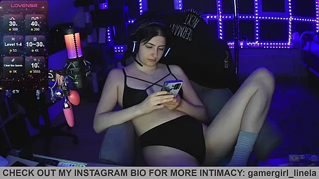 Snapshot of Gamergirl-Linela chatting on 07-21-26, 12:02 Gamergirl-Linela online show from 07-21-26, 12:02