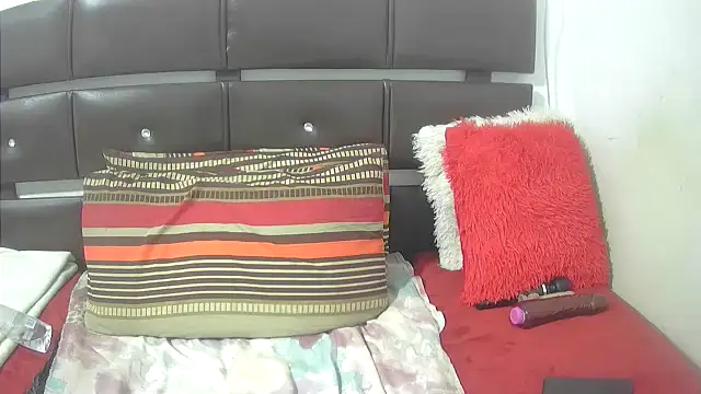 Snapshot of Mishanti chatting on 04-01-26, 01:01 Mishanti online show from 04-01-26, 01:01