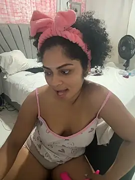 Snapshot of Tana_latin chatting on 04-12-26, 01:10 Tana latin online show from 04-12-26, 01:10