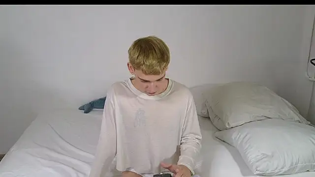 Julian wins online show from 02-06-26, 04:54