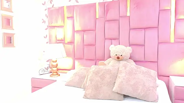 Snapshot of ArianaFranco chatting on 06-24-26, 02:16 ArianaFranco online show from 06-24-26, 02:16