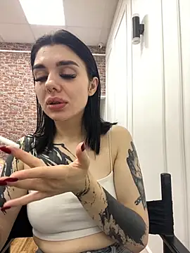 MaeveMoon online show from 10-30-25, 04:14