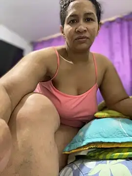 Snapshot of Carola-Ross chatting on 12-19-25, 04:58 Carola-Ross online show from 12-19-25, 04:58