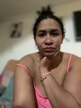 Snapshot of Carola-Ross chatting on 01-18-26, 05:06 Carola-Ross online show from 01-18-26, 05:06