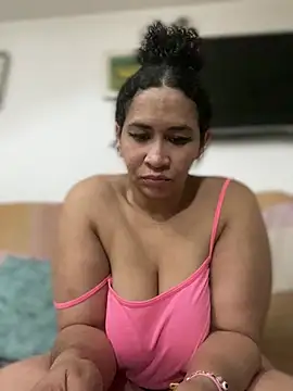 Snapshot of Carola-Ross chatting on 02-01-26, 02:48 Carola-Ross online show from 02-01-26, 02:48