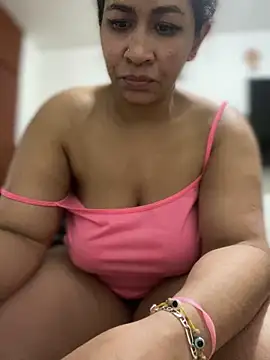 Snapshot of Carola-Ross chatting on 02-08-26, 06:00 Carola-Ross online show from 02-08-26, 06:00