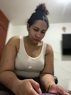 Snapshot of Carola-Ross chatting on 02-12-26, 05:19 Carola-Ross online show from 02-12-26, 05:19