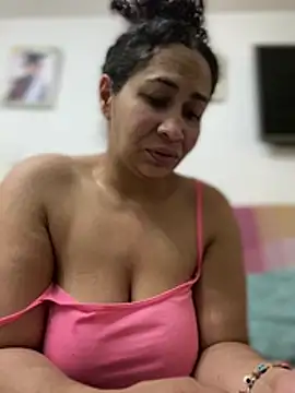 Snapshot of Carola-Ross chatting on 02-14-26, 03:42 Carola-Ross online show from 02-14-26, 03:42