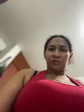 Snapshot of Carola-Ross chatting on 02-16-26, 09:33 Carola-Ross online show from 02-16-26, 09:33