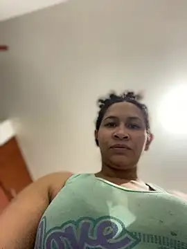 Snapshot of Carola-Ross chatting on 02-25-26, 05:11 Carola-Ross online show from 02-25-26, 05:11