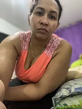 Snapshot of Carola-Ross chatting on 03-04-26, 11:00 Carola-Ross online show from 03-04-26, 11:00