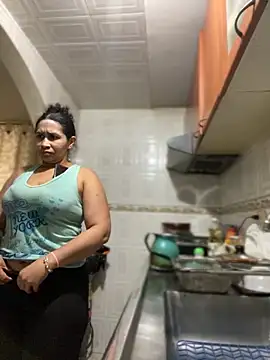 Snapshot of Carola-Ross chatting on 03-11-26, 05:30 Carola-Ross online show from 03-11-26, 05:30