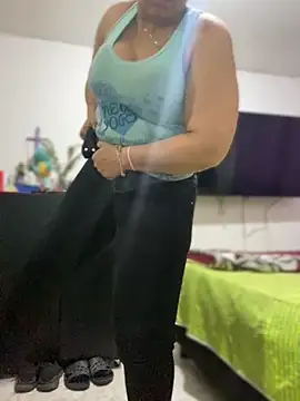 Snapshot of Carola-Ross chatting on 03-27-26, 05:01 Carola-Ross online show from 03-27-26, 05:01