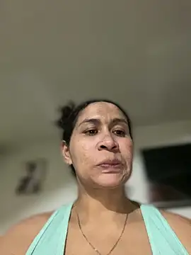 Snapshot of Carola-Ross chatting on 03-31-26, 11:16 Carola-Ross online show from 03-31-26, 11:16