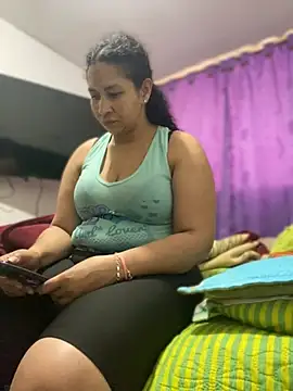 Snapshot of Carola-Ross chatting on 04-13-26, 05:18 Carola-Ross online show from 04-13-26, 05:18