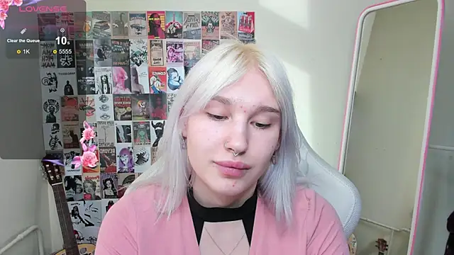 EvelinaLuu online show from 04-10-26, 02:39