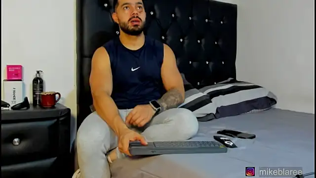 Snapshot of mikeblaree chatting on 03-18-26, 06:44 mikeblaree online show from 03-18-26, 06:44