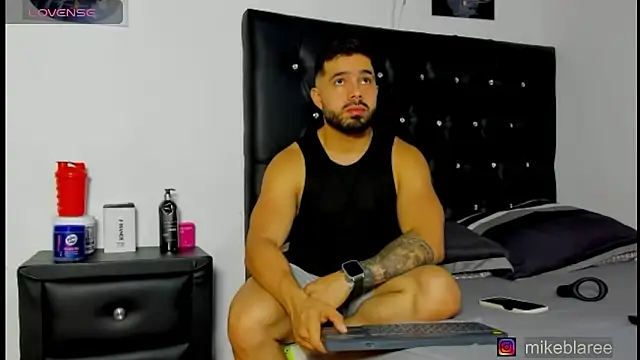 Snapshot of mikeblaree chatting on 03-21-26, 07:17 mikeblaree online show from 03-21-26, 07:17