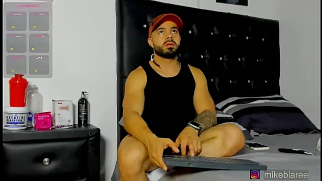 Snapshot of mikeblaree chatting on 03-24-26, 06:13 mikeblaree online show from 03-24-26, 06:13