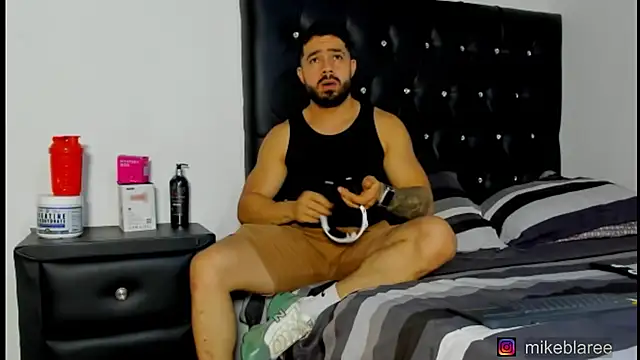 Snapshot of mikeblaree chatting on 03-25-26, 07:31 mikeblaree online show from 03-25-26, 07:31