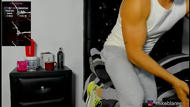 Snapshot of mikeblaree chatting on 03-26-26, 07:52 mikeblaree online show from 03-26-26, 07:52