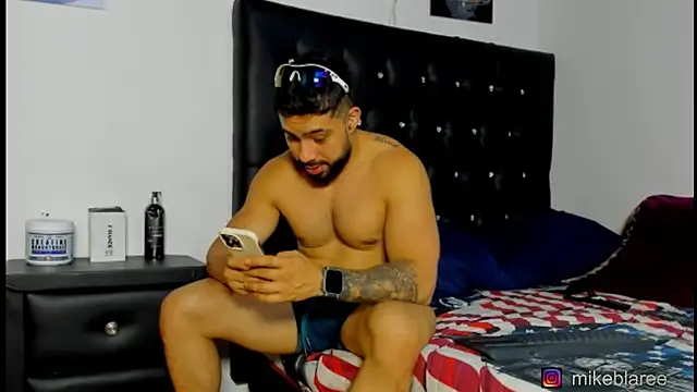 Snapshot of mikeblaree chatting on 03-28-26, 07:57 mikeblaree online show from 03-28-26, 07:57