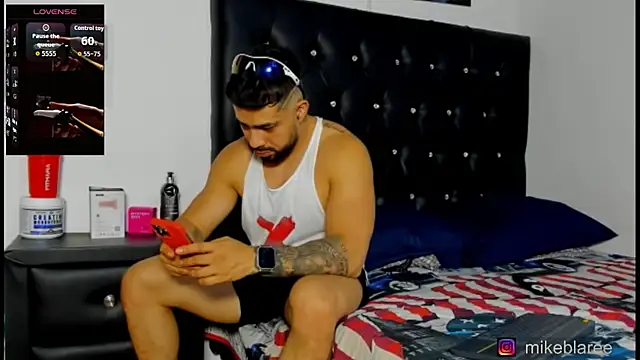 Snapshot of mikeblaree chatting on 04-01-26, 07:33 mikeblaree online show from 04-01-26, 07:33