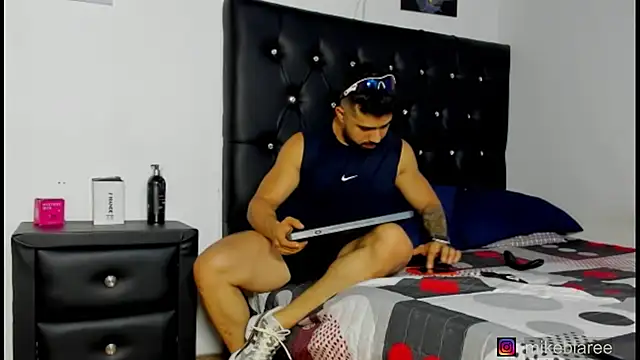 Snapshot of mikeblaree chatting on 04-04-26, 06:27 mikeblaree online show from 04-04-26, 06:27